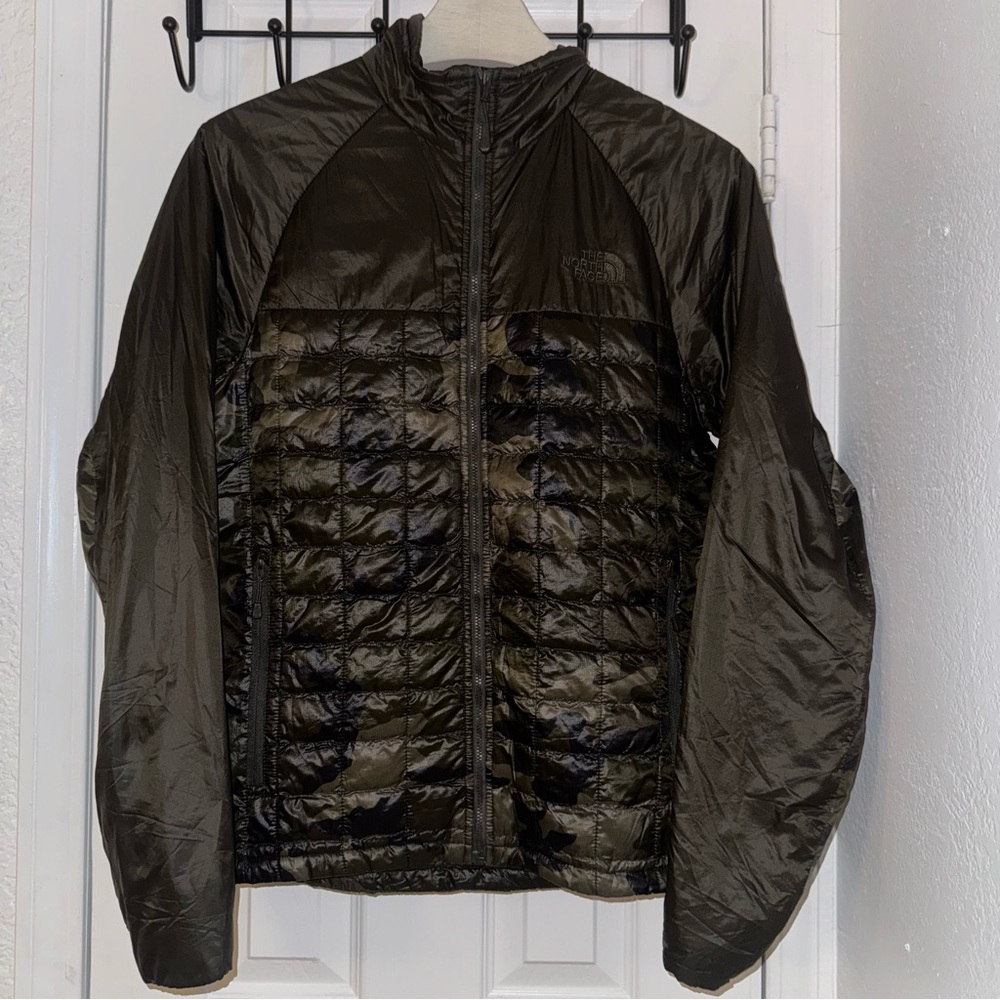 North Face Jacket Camo Print - Picture 2 of 4
